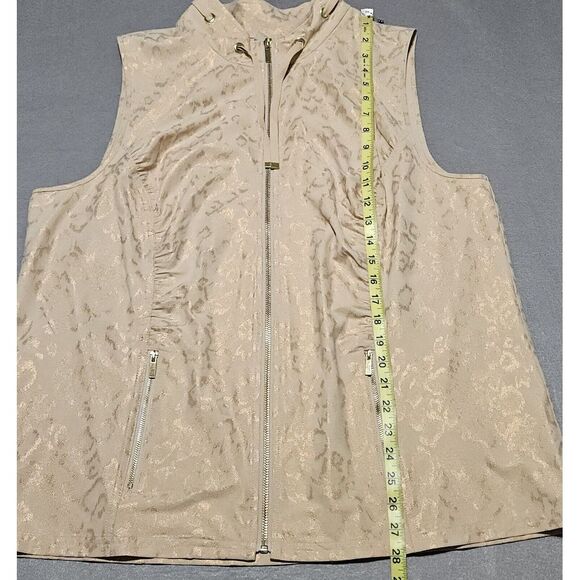 Chico's Zenergy Neema Embossed Leopard Vest Sz 3 US XL Full Zip Sleeveless - Picture 8 of 9